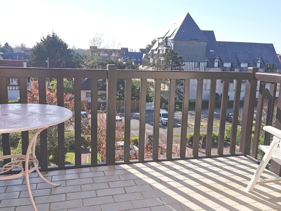 Cabourg Cosy, Appartement Refait A Neuf, 5 Min A Pied De La Mer Exterior photo
