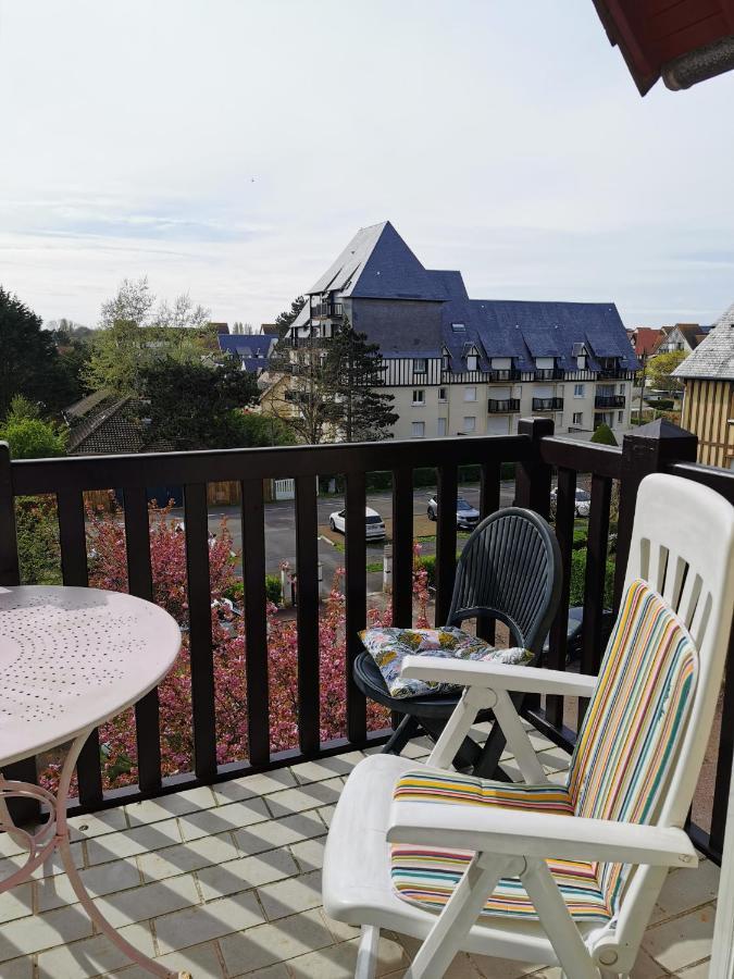 Cabourg Cosy, Appartement Refait A Neuf, 5 Min A Pied De La Mer Exterior photo