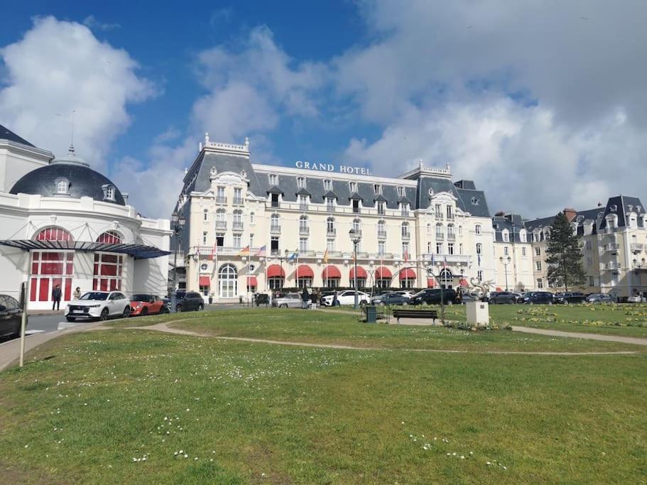 Cabourg Cosy, Appartement Refait A Neuf, 5 Min A Pied De La Mer Exterior photo