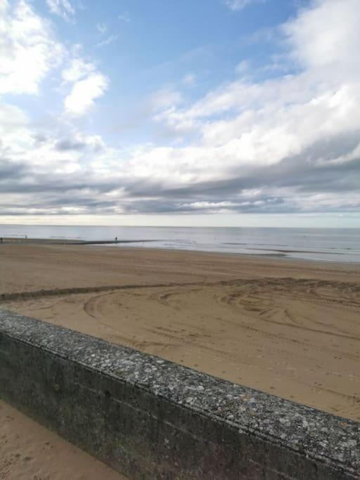 Cabourg Cosy, Appartement Refait A Neuf, 5 Min A Pied De La Mer Exterior photo